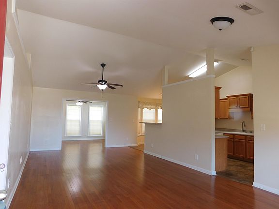 2nd image of 1121 Augustus Dr.