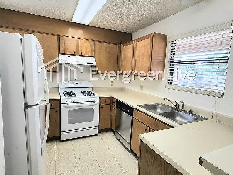 2303 Sandia Ct — Photo 10