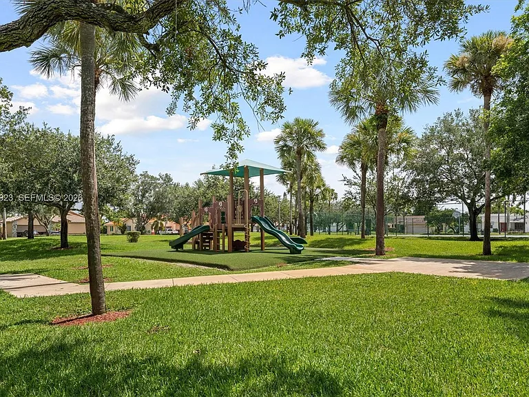 16841 SW 5th Ct — Photo 32