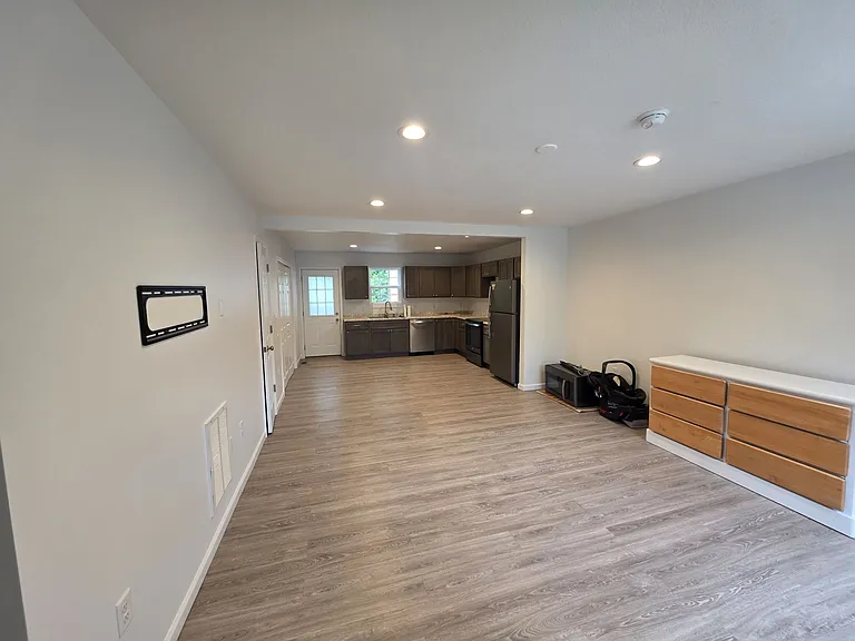 3143 Willow Springs Dr NE — Photo 3