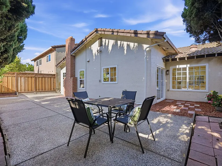 1735 Chesterton Cir — Photo 14