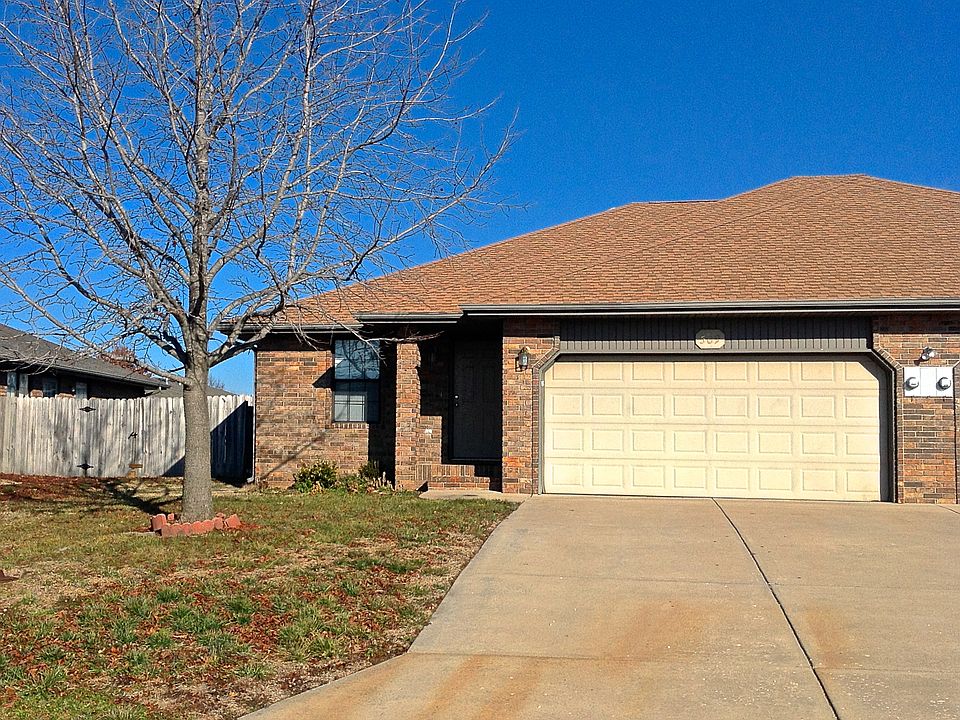 Mature Tree, Brick Exterior