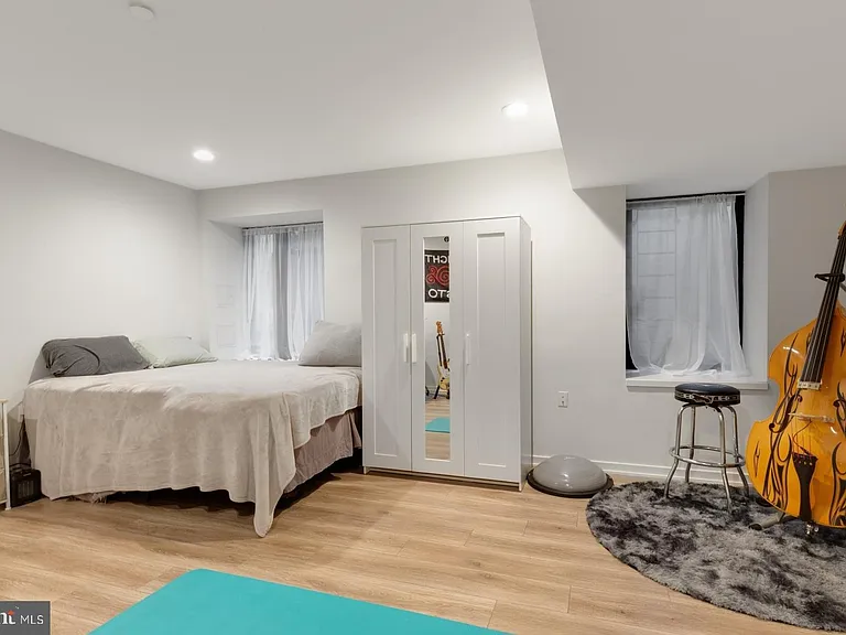385 Martin St #1F — Photo 13