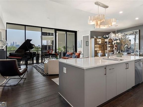 4th image of 2425 Peachtree Rd NE #707