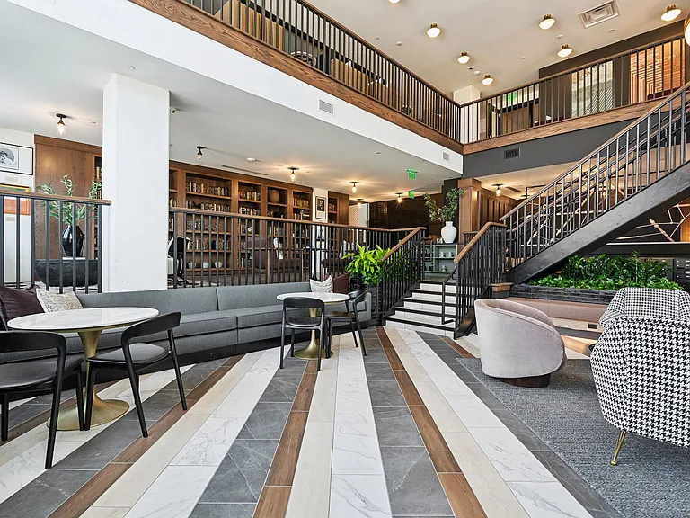 NOVEL Leasing Lobby