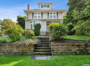 27 Walters Ave, Cold Spring Harbor, NY 11724