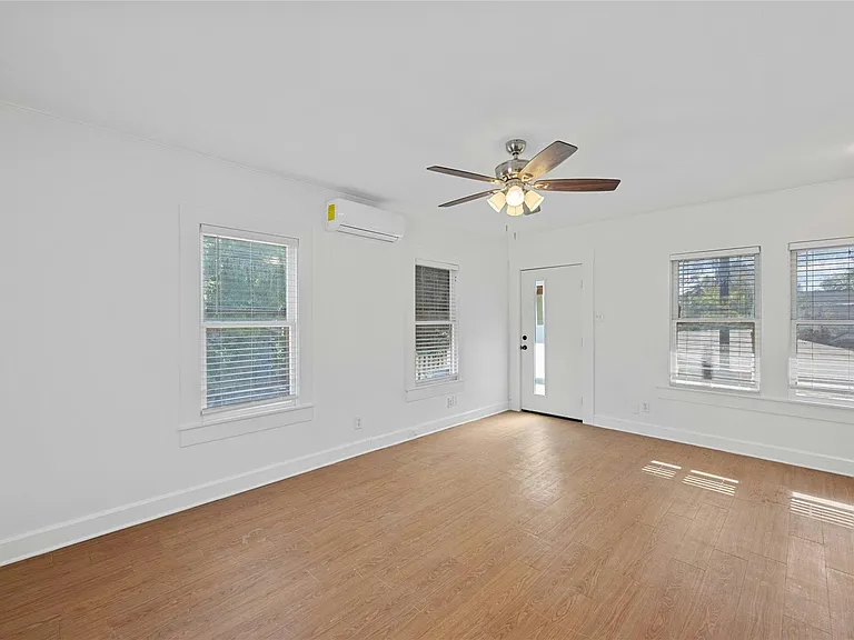 2201 Leon St #G — Photo 3