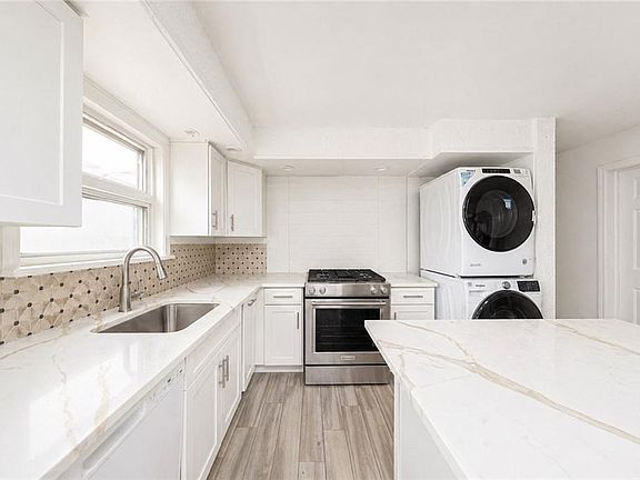 4th image of 270 Greeley Ave