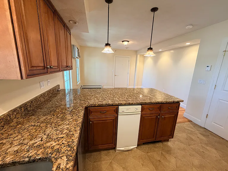 79 Pleasant St #6 — Photo 8