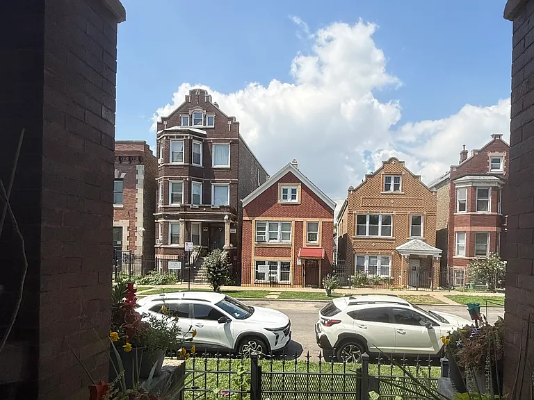 2353 S Whipple St #2F — Photo 30
