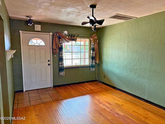 5th image of 858 W Budmoore Ter