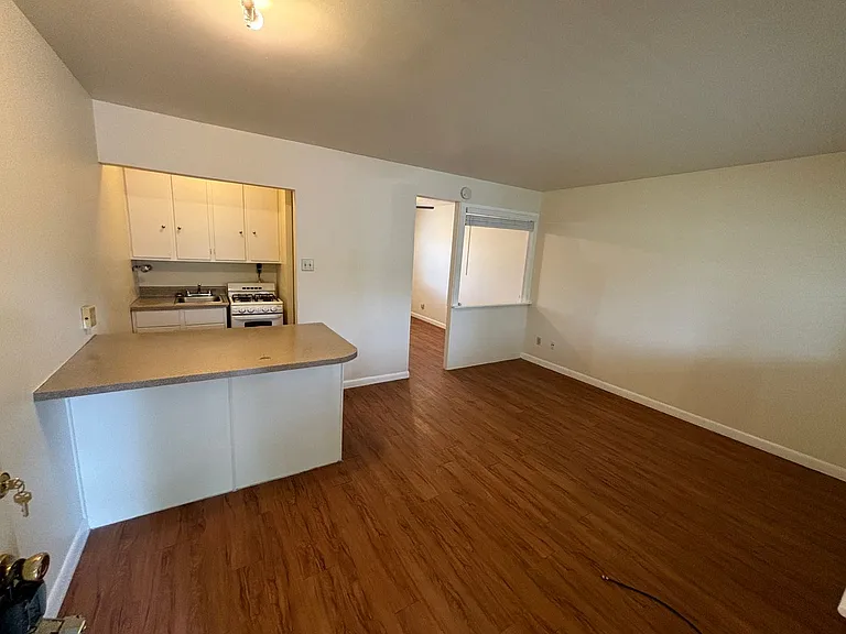 1212 W 13th St — Photo 3