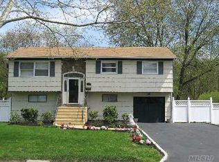 1152 Nugent Ave, Bay Shore, NY 11706