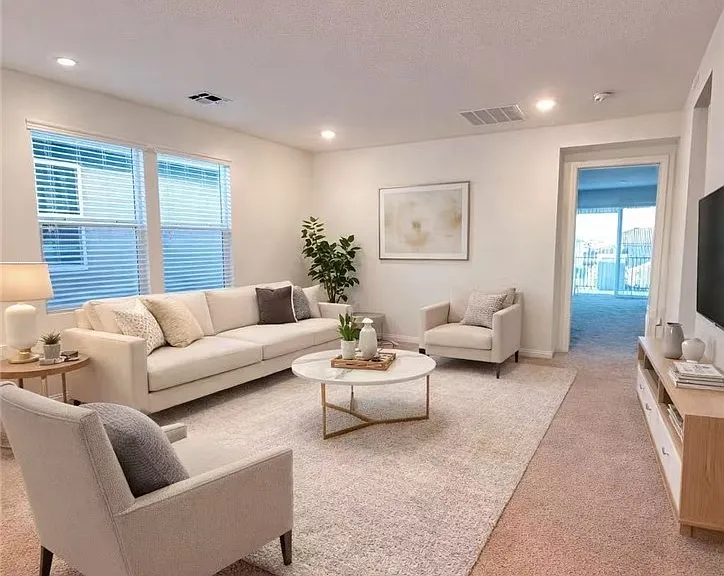 8038 Minavalle Ave — Photo 7