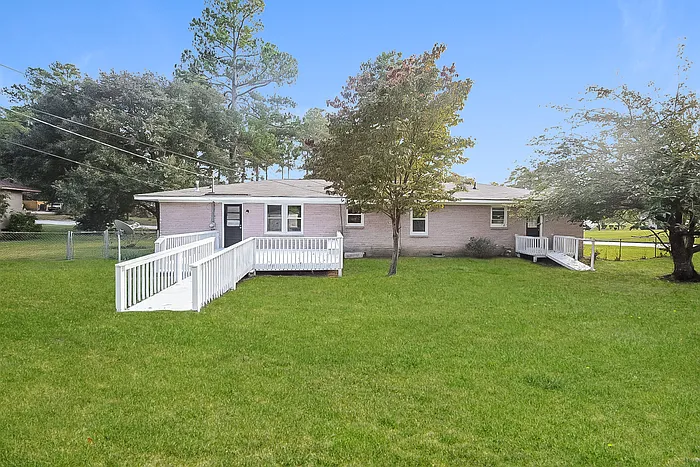 21 Newport Dr — Photo 10