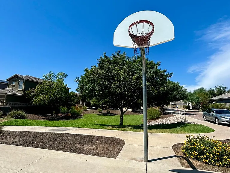 4365 E Morrow Dr — Photo 18