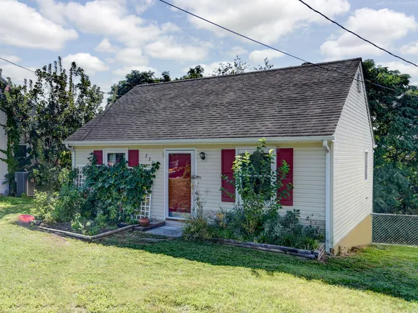 2307 Moir St NE, Roanoke, VA 24012