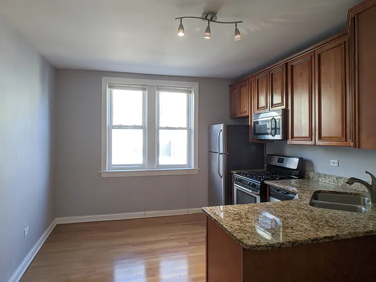 5029 N Harding Ave #3E — Photo 3