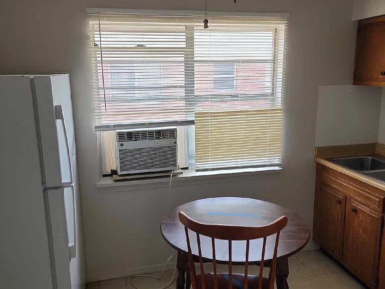 902 Sinclair St #3 — Photo 6