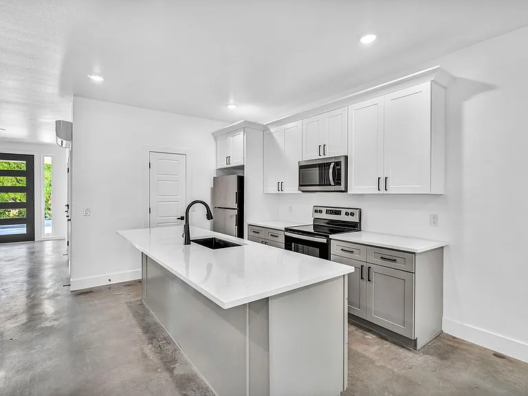 1006 E Marble St — Photo 5