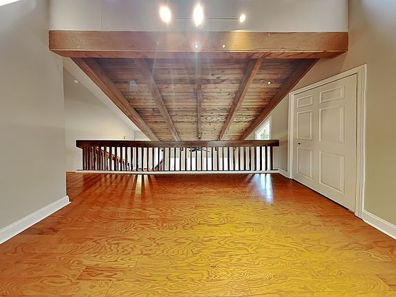 4th image of 2205 Oakrill Ct