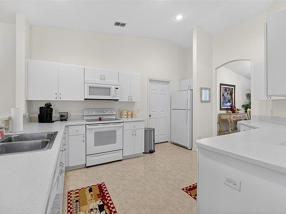 3rd image of 6032 SW 103rd Loop