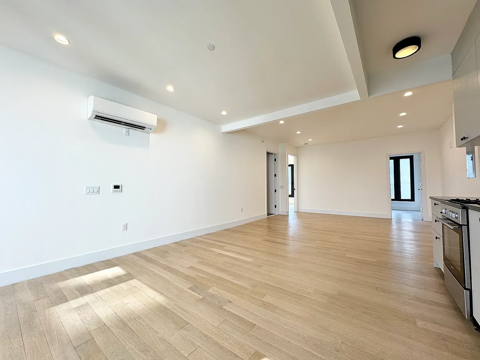 260 Gold Street — Photo 1