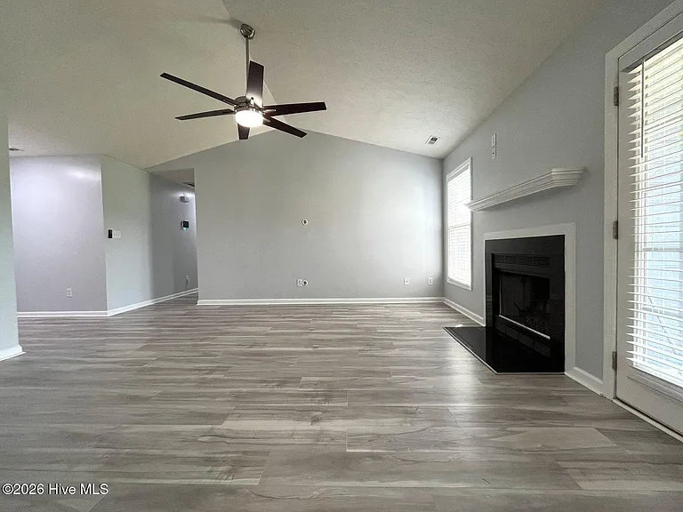 108 Chapel Hill Dr — Photo 6
