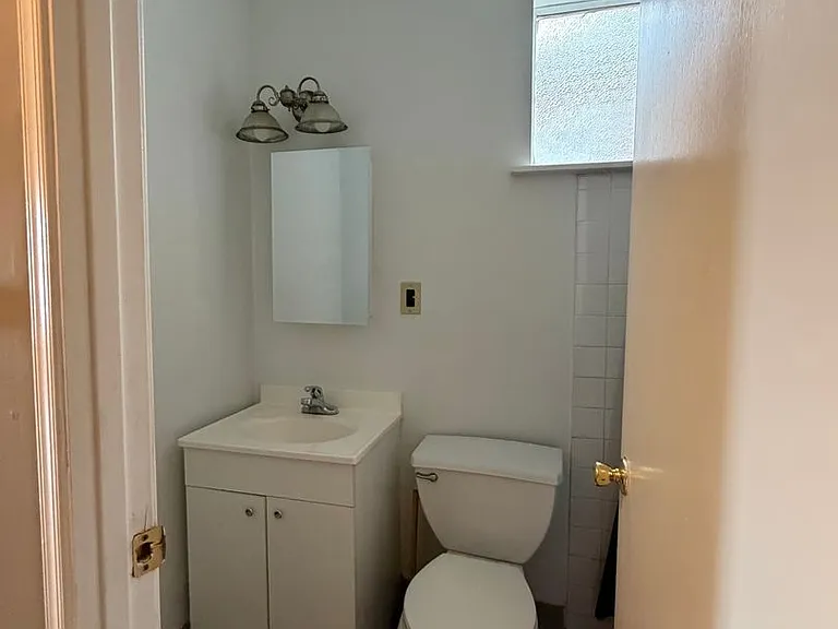 1316 S May St — Photo 20