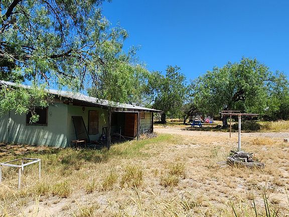 5th image of 887 AUSTIN ST