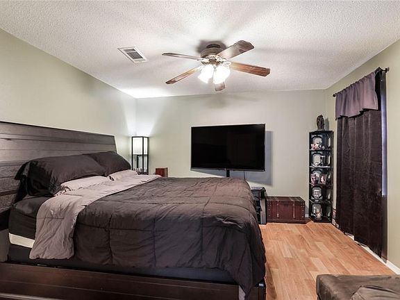 3rd image of 2106 Dennis Dr