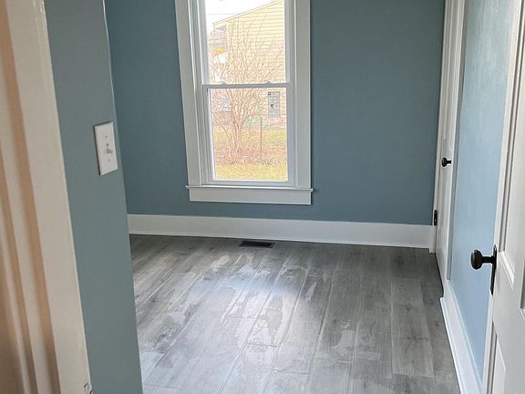 2nd image of 1427 Forest Ave