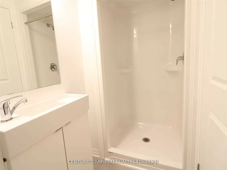1900 Simcoe St N #528 — Photo 4