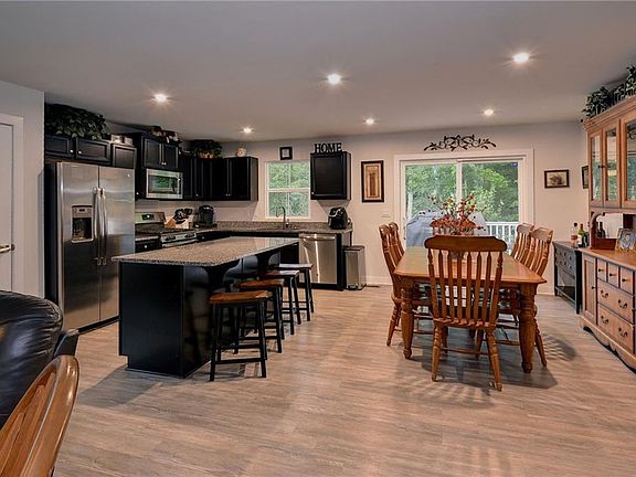 4th image of 225 Valley Gate Ln