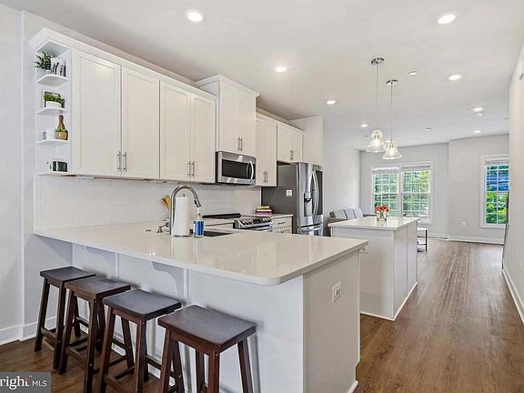 4th image of 1343 Aspen St NW