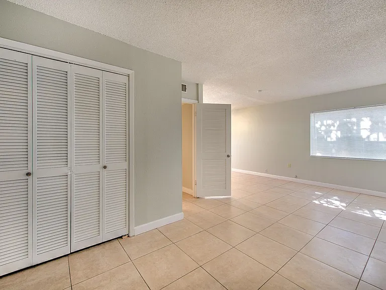 3514 Sarah St — Photo 11