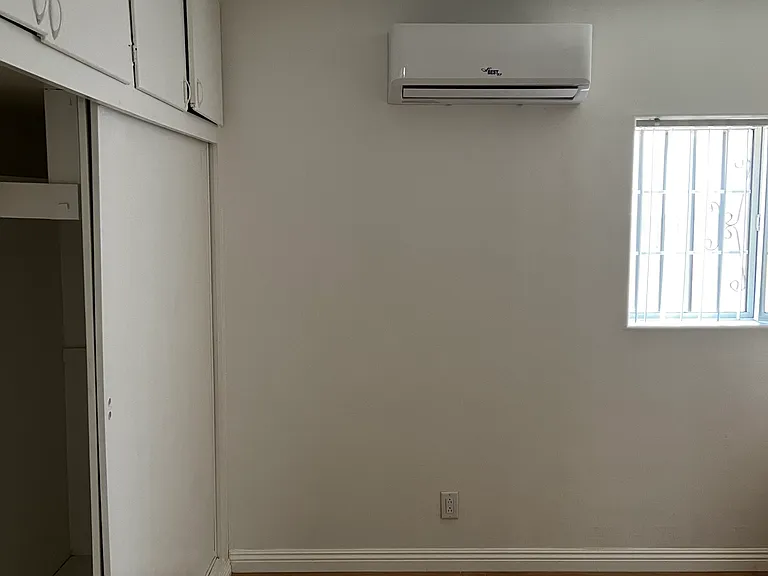 2433 Earle Ave — Photo 8