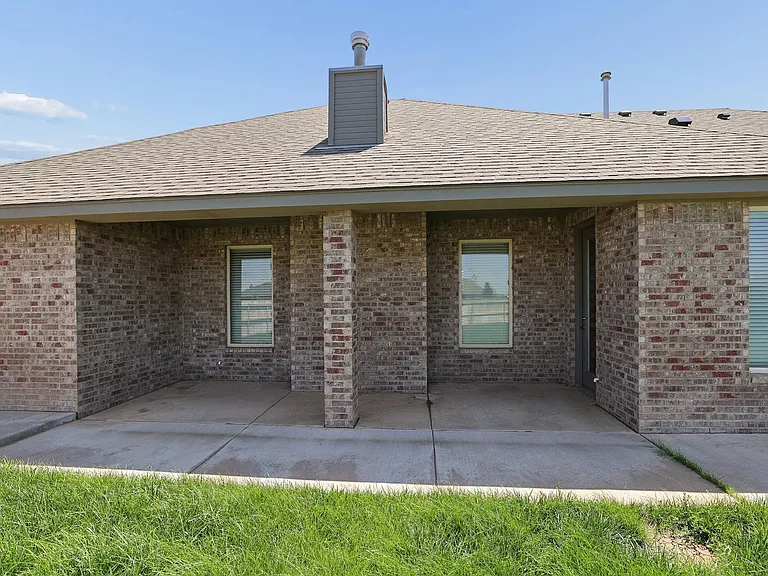 9240 Highland Springs Dr — Photo 37