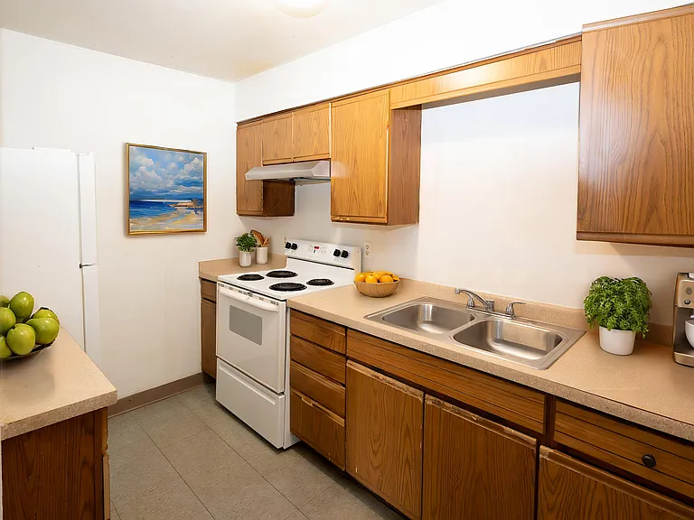 Meadow Park Apartments — Photo 8