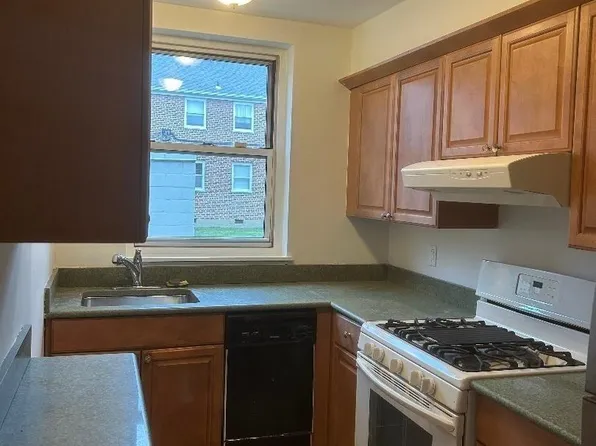 35-15 205th Street #320, Bayside, NY 11361