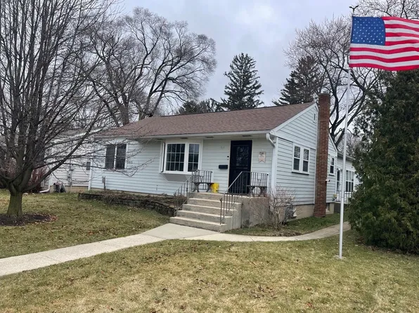 915 David St, Antioch, IL 60002