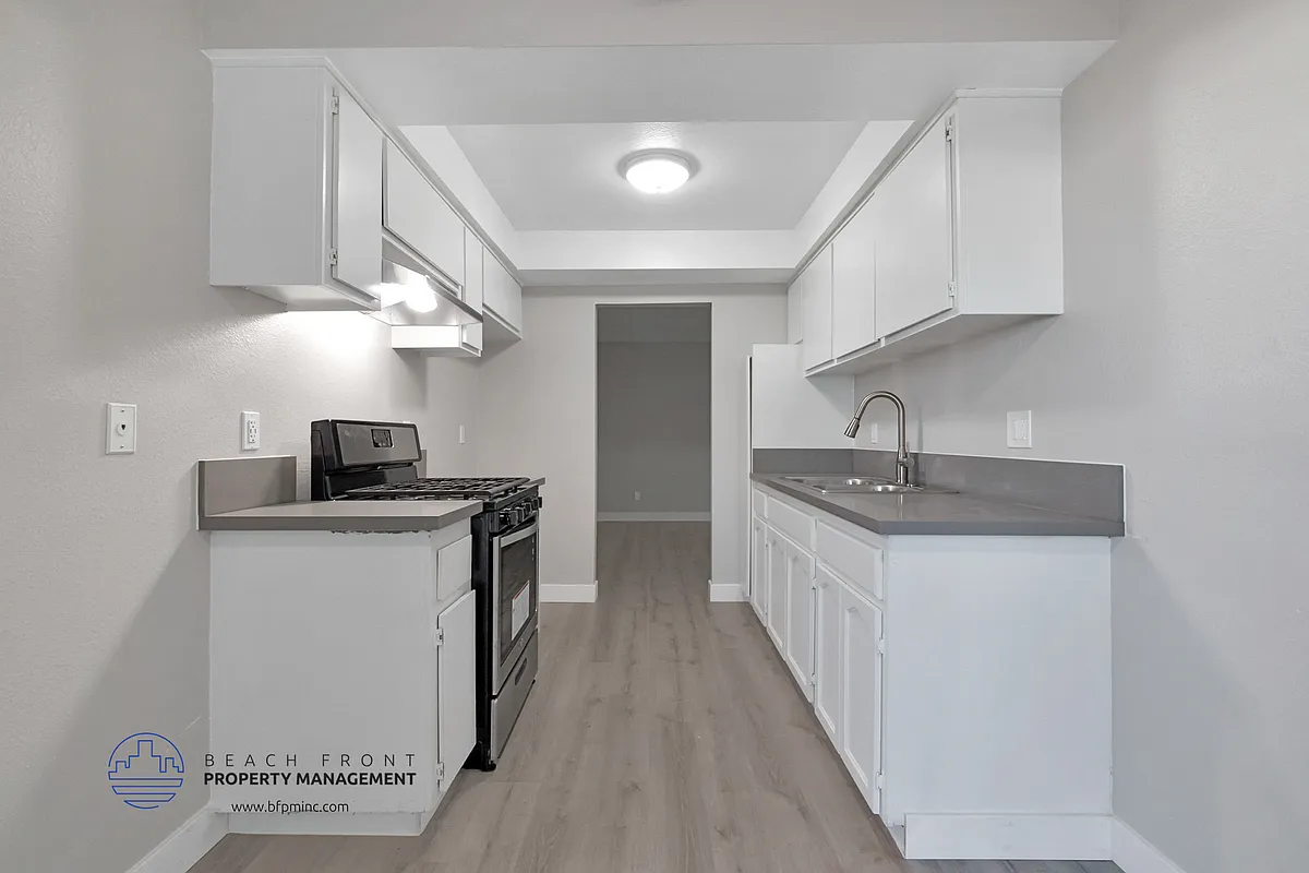 Building Photo - Crestwood Apartments