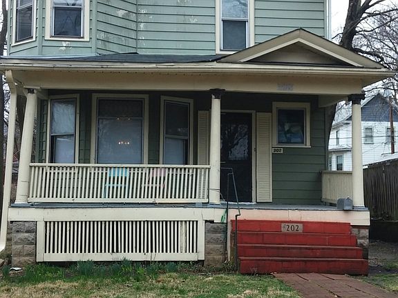 3rd image of 202 E Northwood Ave