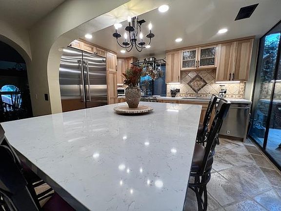 Kitchen with large island