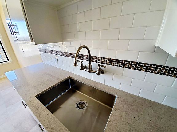 5th image of 125 South Blvd Unit 2