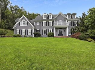 5 Petersons Ln, Danbury, CT 06811