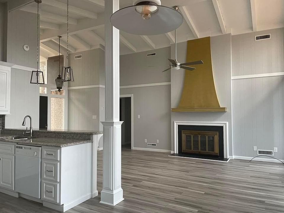 1st image of 304 Timberlane Dr