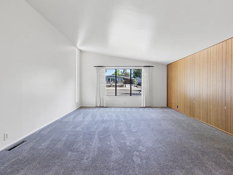 2044 Sunrise Cir — Photo 13