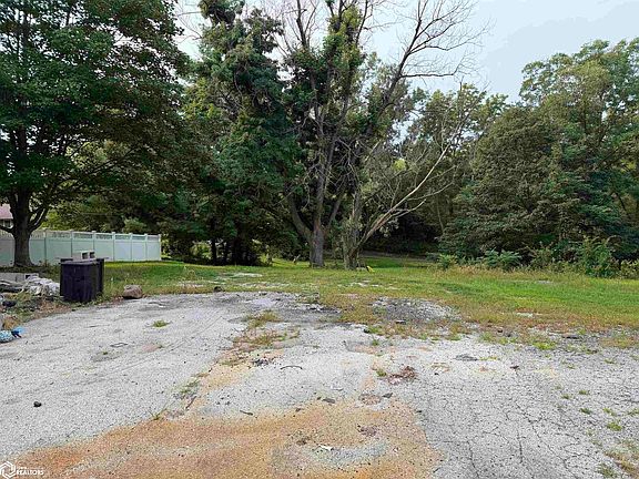 3rd image of 4 Hickory Ln