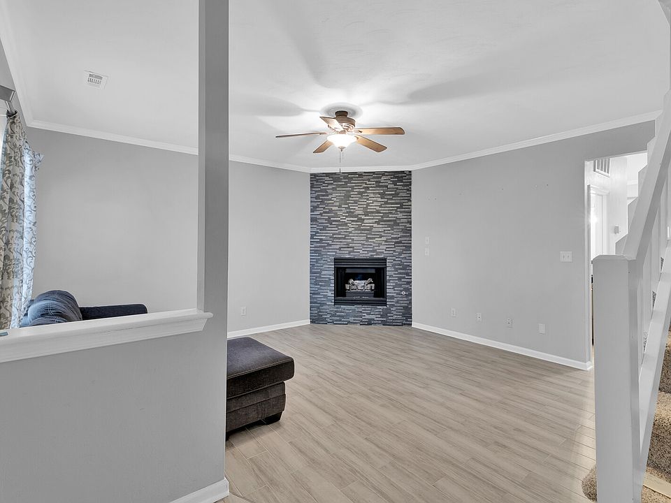 1st image of 306 Crescent Ct #1